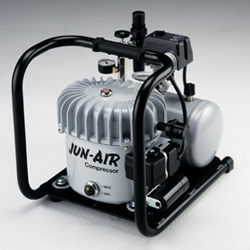 JUN-AIR flüsterleiser Kompressor 6-4 Motor ölgeschmiert mit Druckminderer JUNAIR
