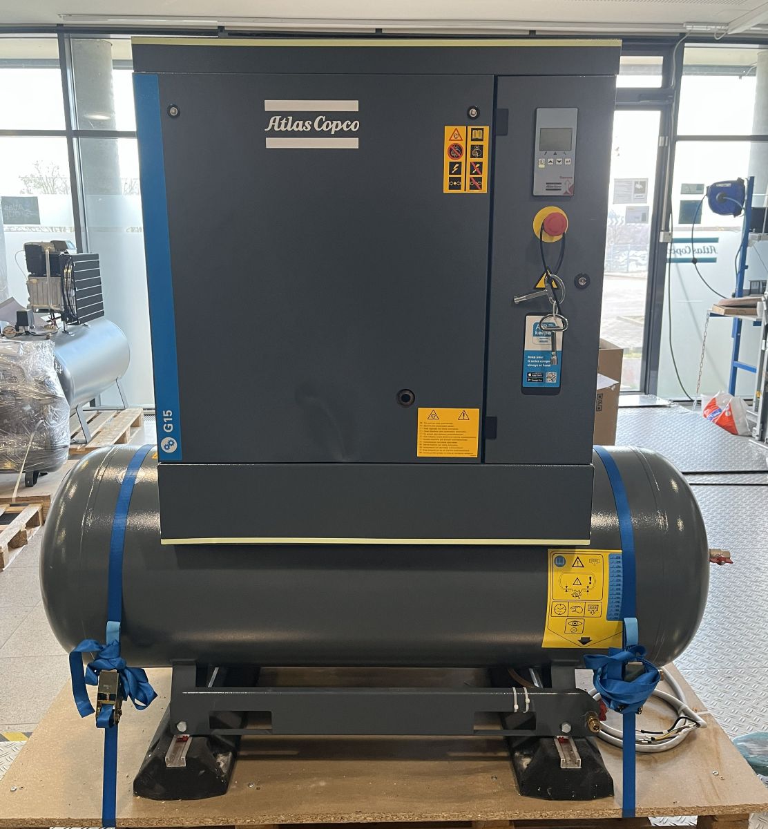 GEBRAUCHT Atlas Copco Schraubenkompressor G 15 P - 10 bar inkl. Behälter SN ITJ793316