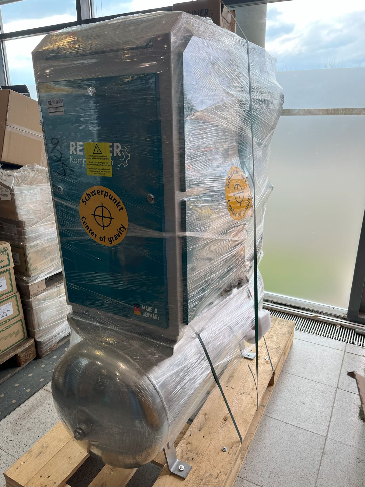 GEBRAUCHT RENNER-Schraubenkompressor RSDKF-PRO 7,5 250 L Behälter inkl. Kältetrockner - frequenzgeregelt - 3 BH