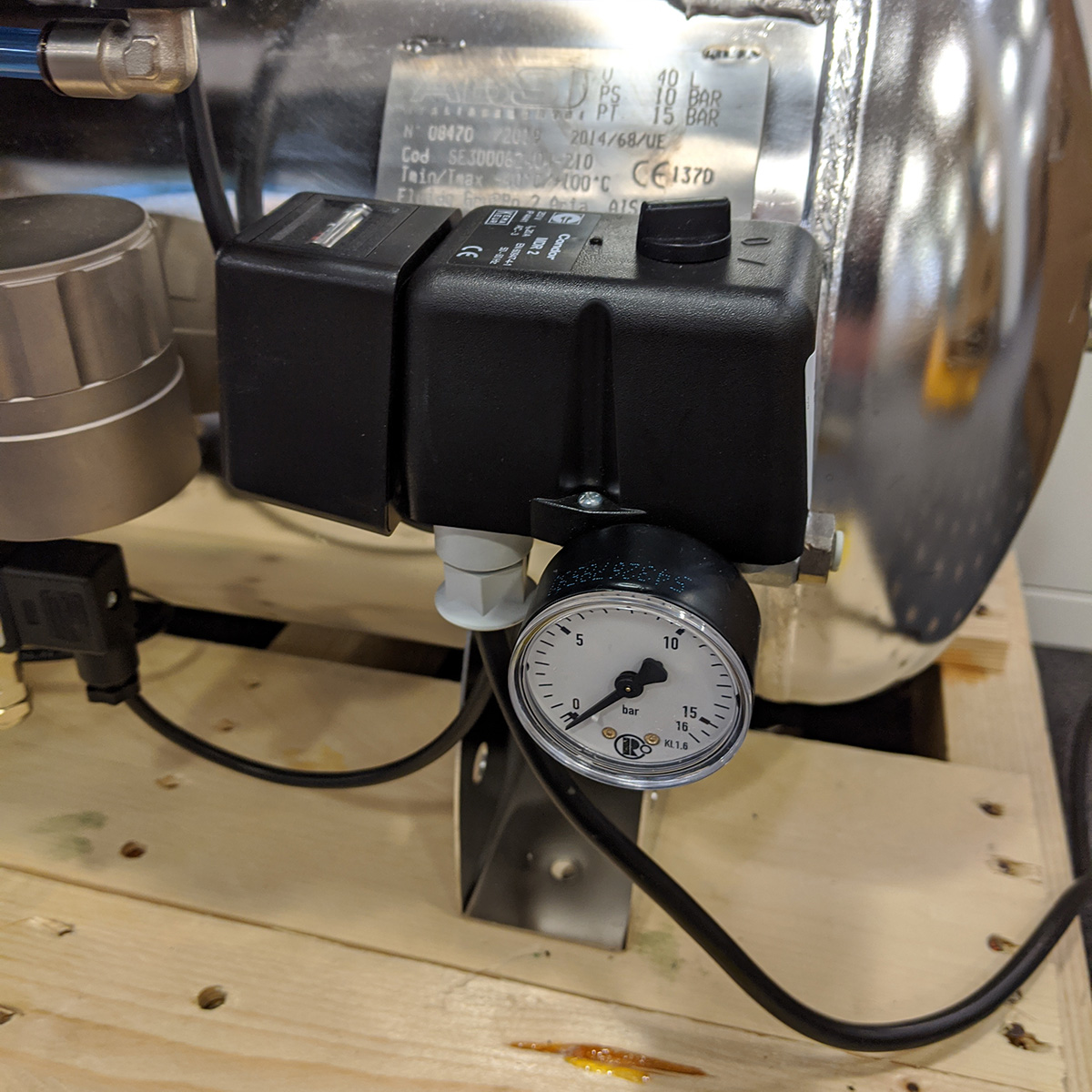 GEBRAUCHT Clinic Dry 3/40 HS · 240 l/min · 10 bar · 1,8 kW · ölfreier Kolbenkompressor