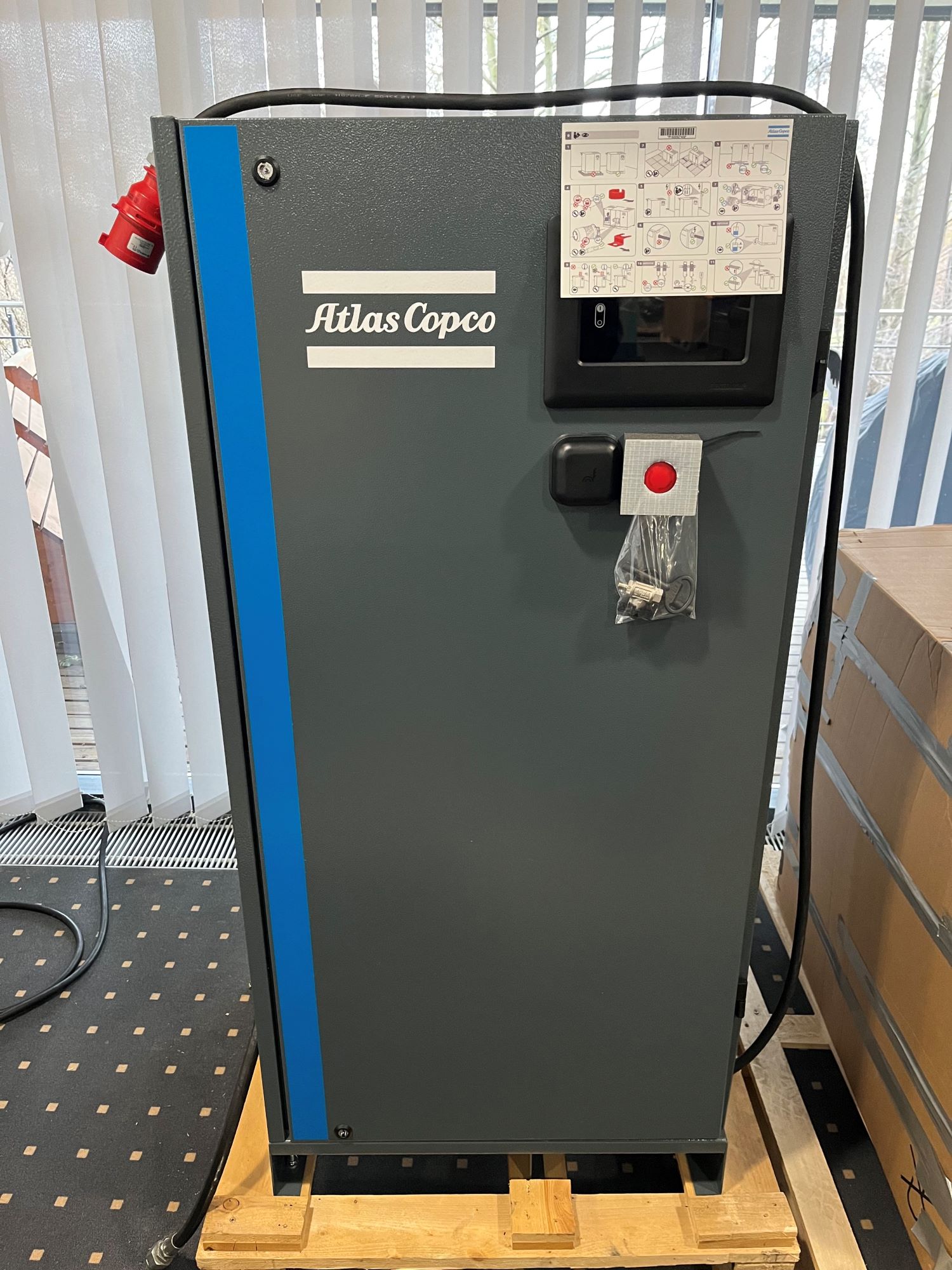 GEBRAUCHT Atlas Copco Schraubenkompressor GA 7 VSDs P drehzahlgeregelt MEAC Ölbehälter AD2000