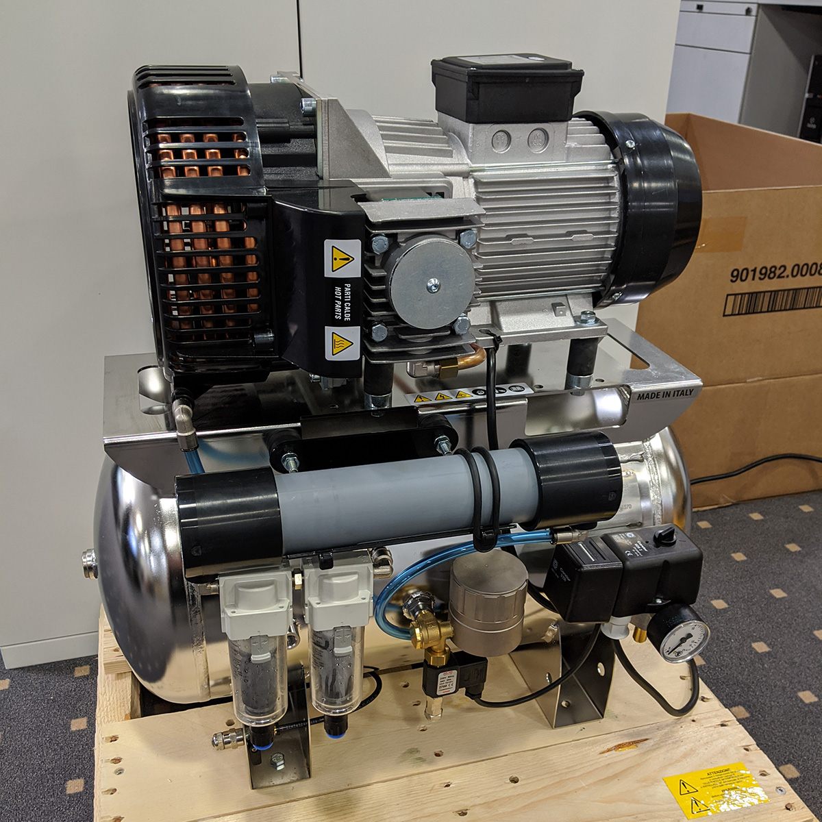 GEBRAUCHT Clinic Dry 3/40 HS · 240 l/min · 10 bar · 1,8 kW · ölfreier Kolbenkompressor