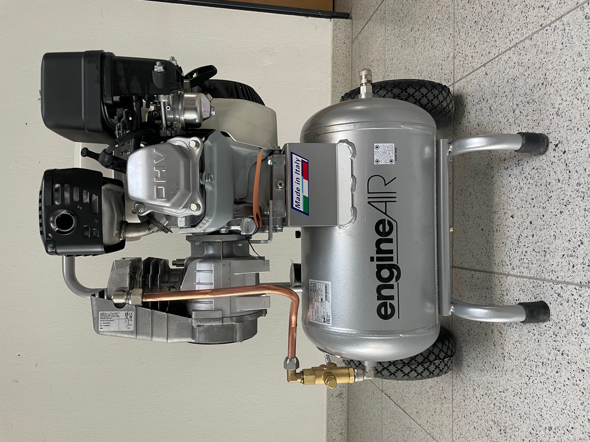 Compressore a pistoni con motorea benzina tipo engineAIR 5/20